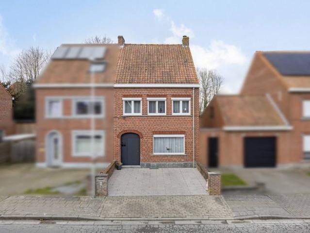Huis te koop in Vlamertinge met tuin, garage en 3 kamers
