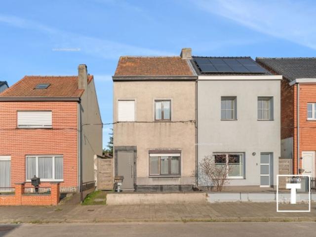Halfopen woning te Oostakker!