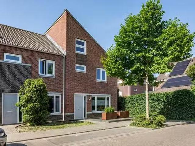 Huis te koop Oscar Woltersstraat 15 in Venlo voor € 445.000