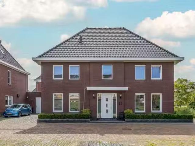 Huis te koop Madagaskarstraat 21 in Almere voor € 1.100.000
