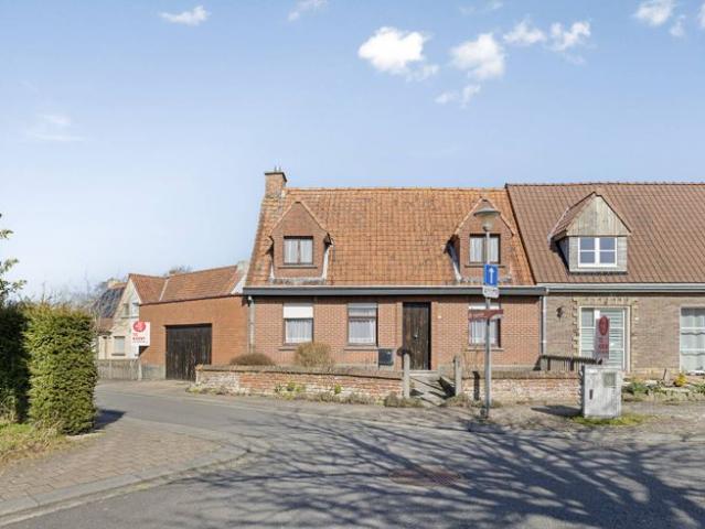 Huis te koop met 4 kamers, tuin en garage in Ieper