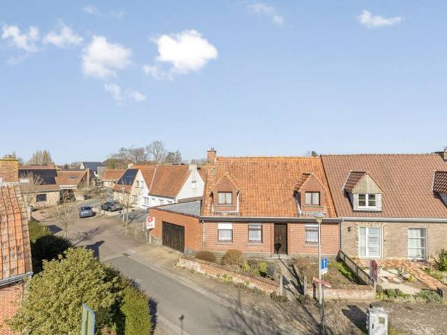 Huis te koop met 4 kamers, tuin en garage in Ieper