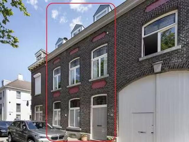 Huis te koop Navarralaan 3 in Maastricht voor € 649.500