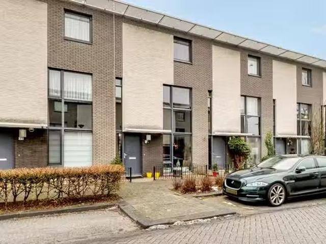 Huis te koop Stellingmolenstraat in Almere voor € 550.000