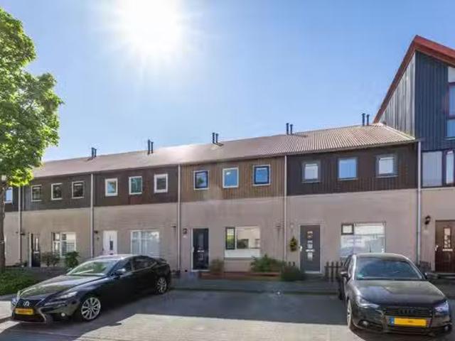 Huis te koop Paul Kleestraat 5 in Almere voor € 399.000