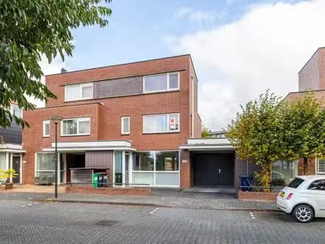 Huis te koop Wim Sonneveldplein 40 in Den Haag voor € 625.000