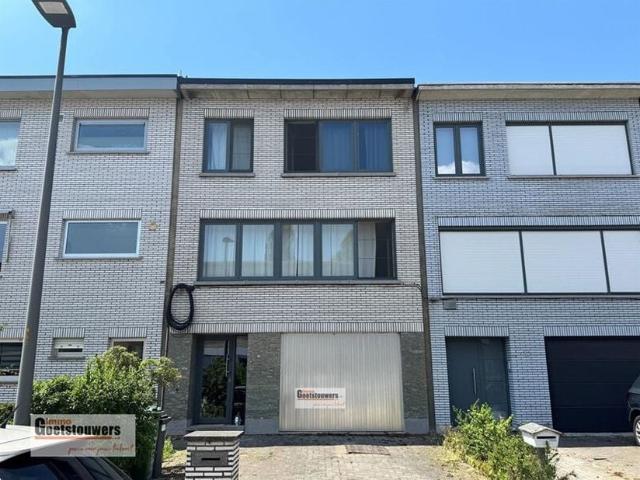 Huis te koop voor 350000 euro met 3 slaapkamers