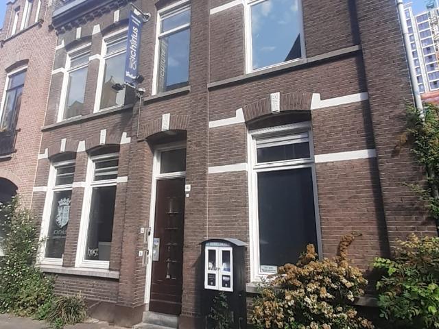 Huisgenootje gezocht op Buurman Mols Burcht!