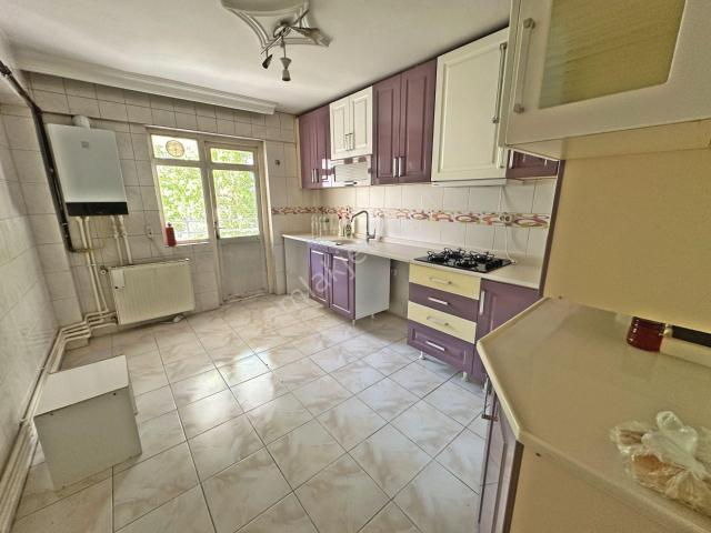Hürel Düzlükte Tren Yakınında Ara Katta Ebeveyn Banyolu 3+1 Kiralık Daire