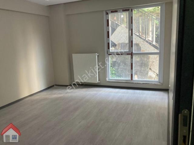 Hürriyet Mah. Akçe Sok. Asansörlü,otoparklı 80m2 2+1
