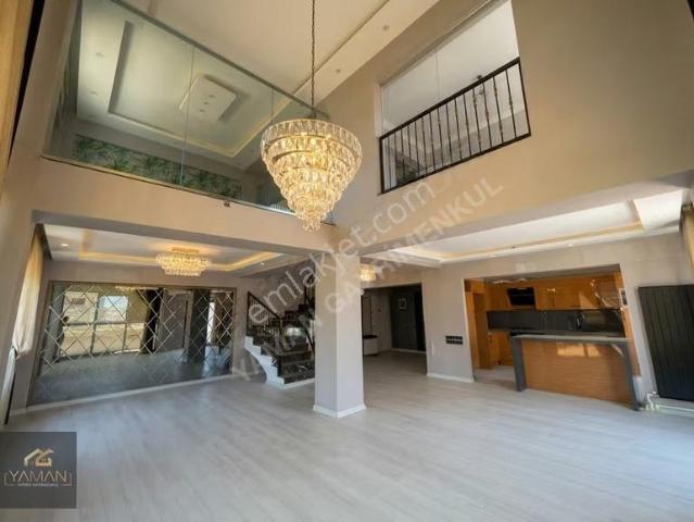Hürriyet Mah.'de Satılık 5+1 Ara Kat Loft Dubleks Daire | 264 M²