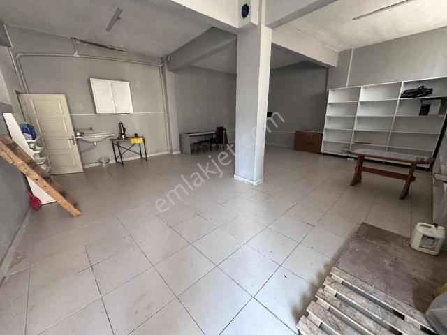 Hürriyet Mahallesi Cengiztopelcami Yani 90m2 Düzgiriş Dükkan