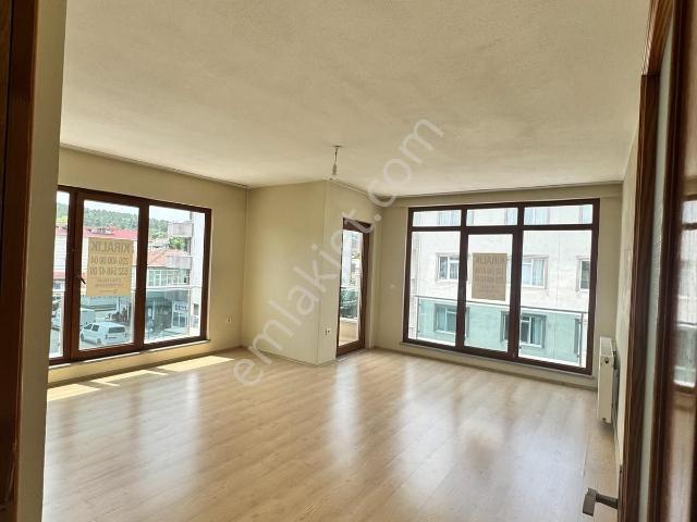 Hürriyet Mahallesi Merkezde Geniş Kiralık 2+1 Daire
