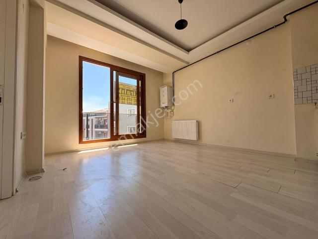 Hürriyet Mh 1+1 Asansörlü Doğalgazlı Arakat Kiralık Genç Daire