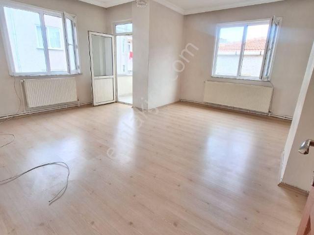 Hürriyette Kiralık 2+1 4.kat Daire