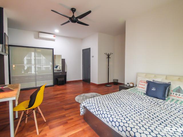 Hurry Up Limited Room Stop Waste Time ⏰ Find A Good Way Create Your Own Lifestyle In KLCC Area