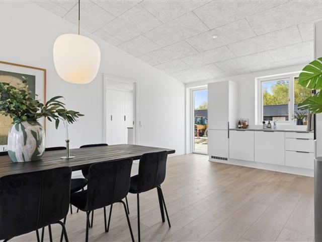 Hus/villa med altan/terrasse, Odense NV, Fyn