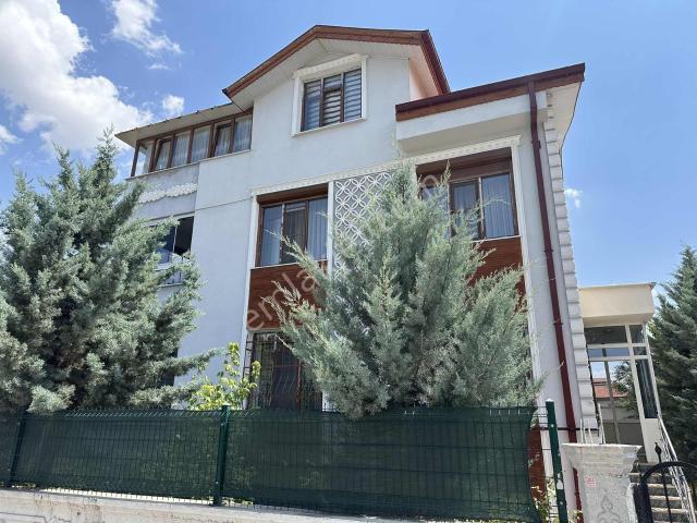 Hüsamettin Çelebi Mahalellesi Geniş 3+1 Kiralık Bodrum Daire