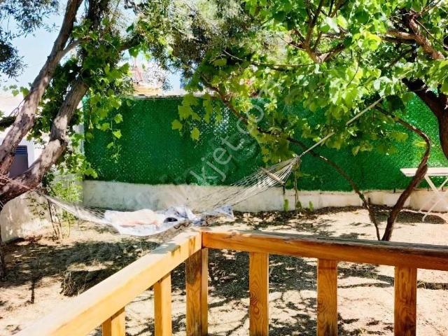 Hüseyin Öziç'den Pırlanta Plajında Kiralık Bahçeli Köy Evi