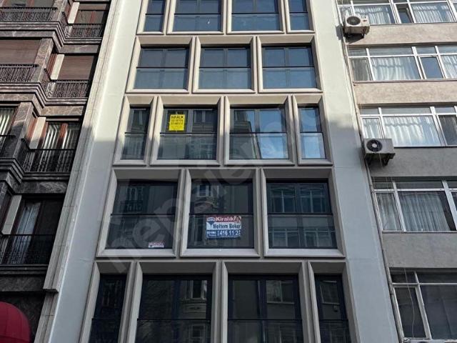 HÜSREV GEREDE CADDESİNDE SIFIR BİNADA KİRALIK DAİRE.