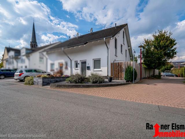 Hüthum – Moderne Doppelhaushälfte mit Garage und Ausbaupotenzial