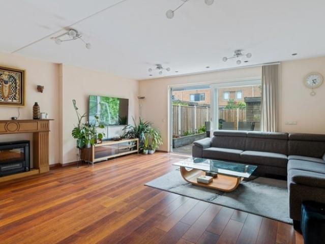Eengezinswoning, tussenwoning te huur in Almere