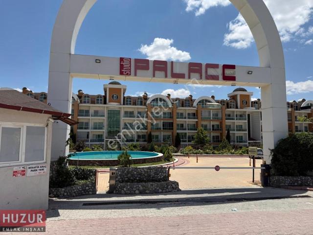 Huzur Emlak'dan Studyo Palace Da Ara Kat 1+1 Eşyasız Daire