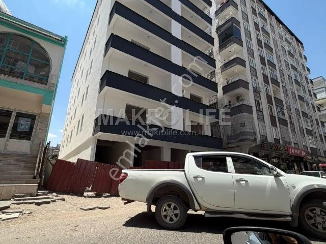 Huzur Evleri Ana Cadde Üzeri Satılık Mekke Cami Yanı 2+1sıfır Ara Kat Daire