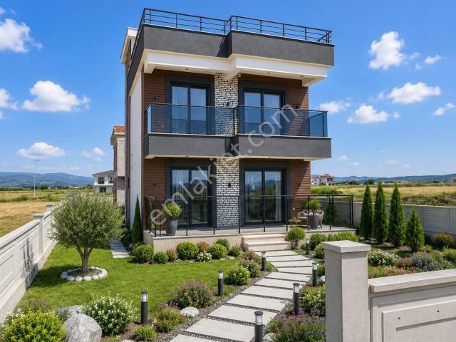 Huzur'dan Deniz Manzaralı Ultra Lüx Kaliteli Satılık Villa