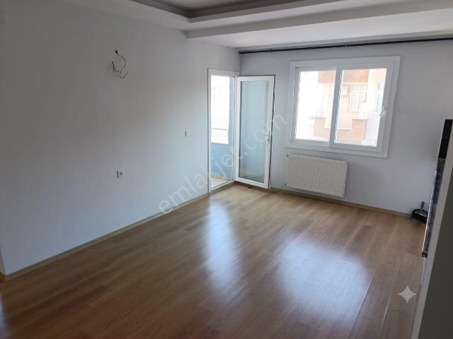 Huzurevlerinde 2+1 Hasarsız D.gazlı Çıft Banyolu Daire