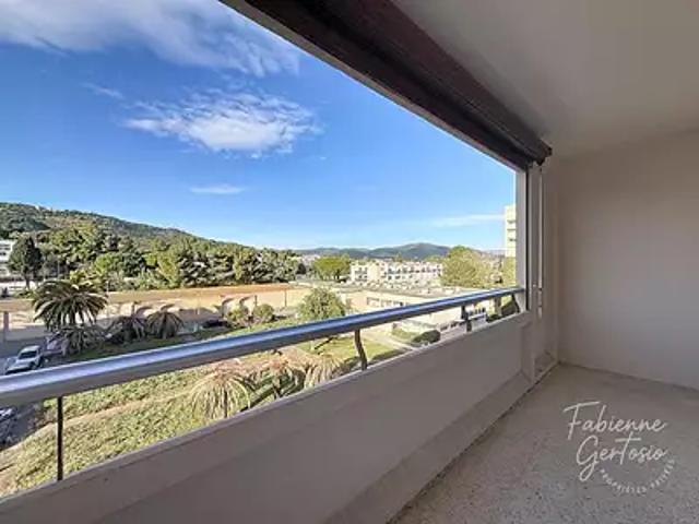 Hyères 83400 Achat / Vente appartement 3 pièces t3 terrasse cave
