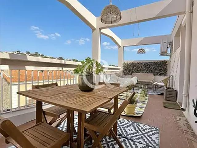 Hyères 83400 Achat / Vente appartement 2 pièces t2 au dernier étage