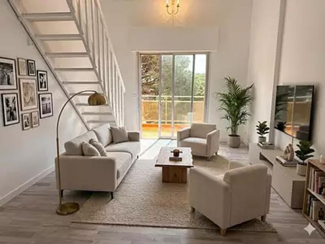 Hyères 83400 Achat / Vente appartement 2 pièces t2 au dernier étage terrasse