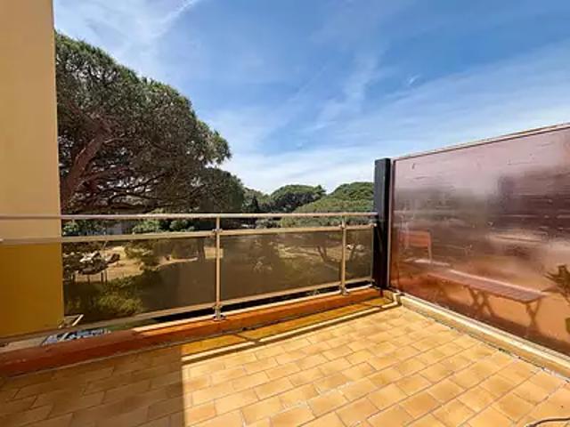 Hyères 83400 Achat / Vente appartement 2 pièces t2 au dernier étage terrasse