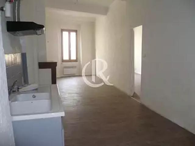 Hyères 83400 Location appartement 2 pièces t2 au dernier étage