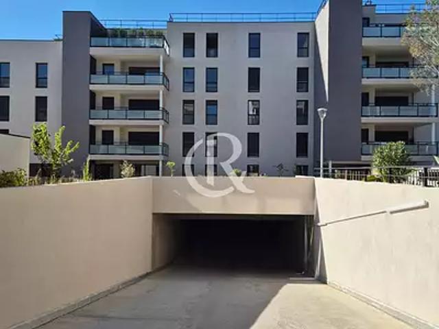 Hyères 83400 Location parking