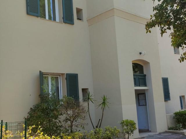 Hyères, Costebelle, studio 21M2, dernier étage, balcon vue mer, possibilité parking privatif