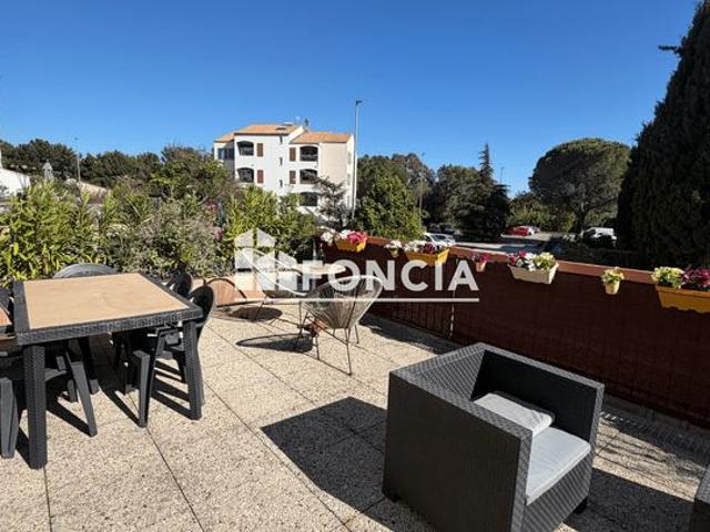Hyeres centre grande terrasse sud + parking