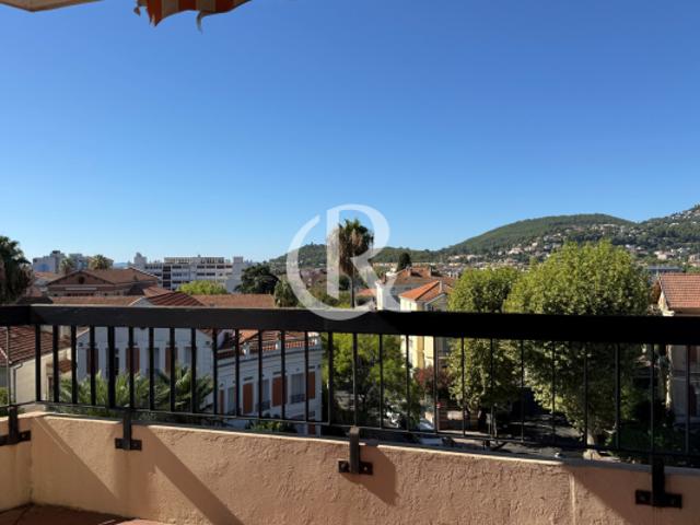 HYERES CENTRE T3 VUE DEGAGEE ASCENSEUR