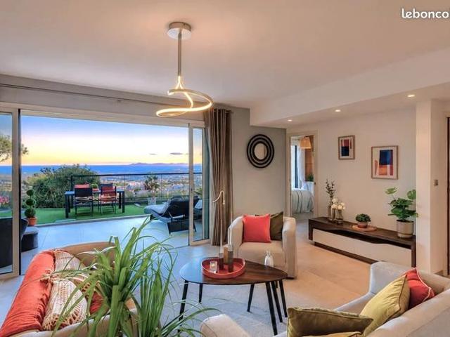 Hyères – Appartement de standing de 105 m² en rez de jardin avec vue mer panoramique et garage double