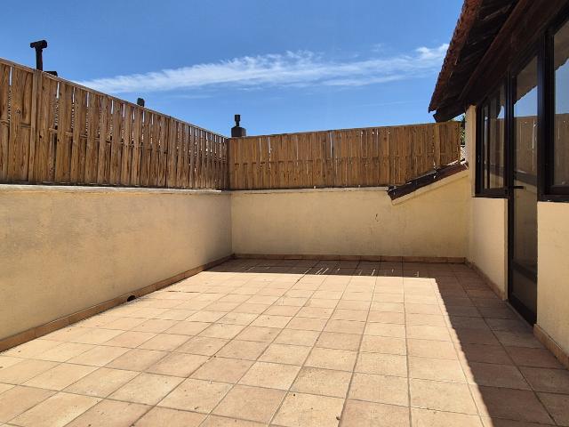 HYERES GARE VASTE T4 DE 90 M2 + 20 M2 DE TERRASSE AVEC TRES FAIBLE CHARGES