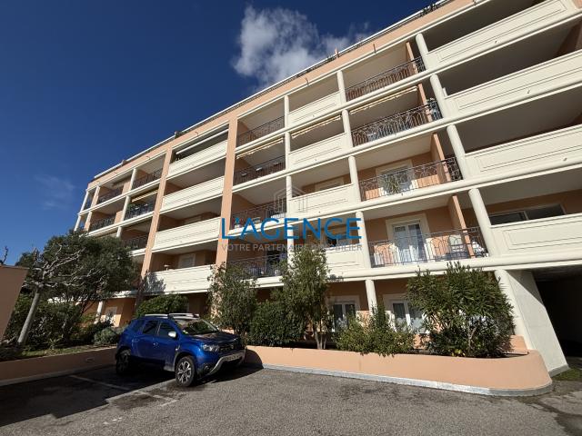 Hyères dans résidence de standing sécurisée, Parking en sous sol