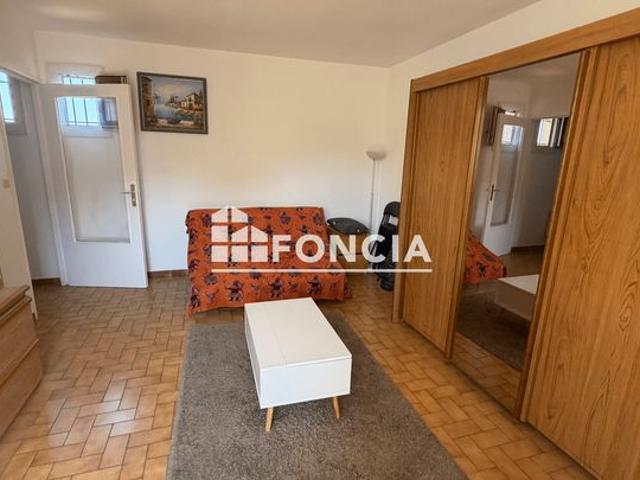 Hyeres est dernier etage balcon stationnement