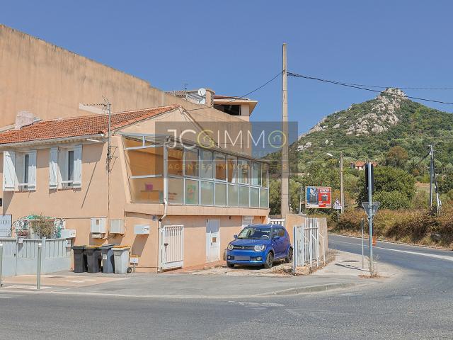 HYERES LA BAYORRE HAUT DE MAISON 101 m2 + TERRASSE + LOGGIA + ANNEXES