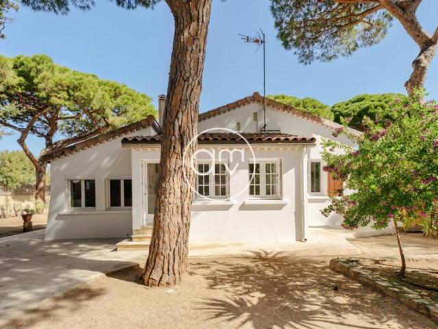 HYERES LES PESQUIERS VILLA EN PLEINE PROPRIETE PARCEL