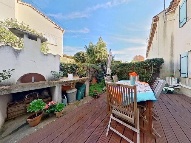 HYERES Maison avec jardinets, terrasse et garage, dans une petit