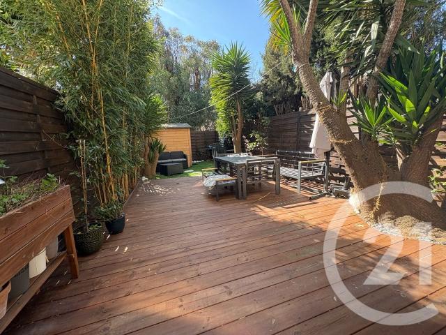 Hyères Superbe appartement T2 entièrement rénové en rez de j. 40m² Hyères