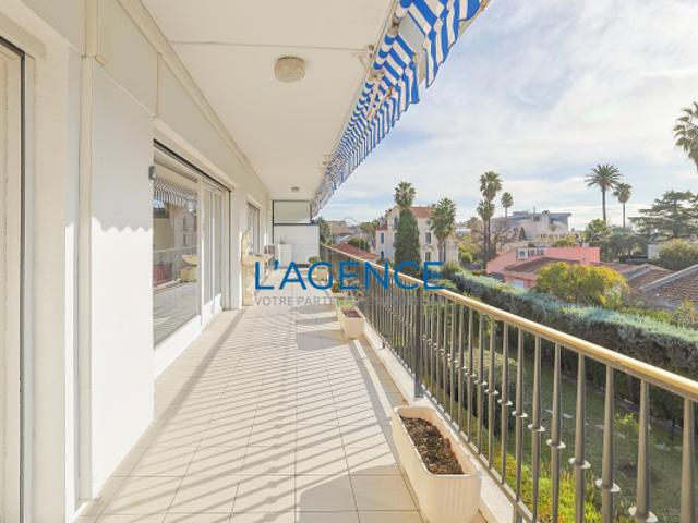 Hyeres quartier Godillot superbe t3 de 70 m2 avec terrasse d