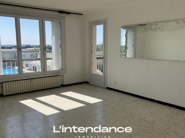 HYERES QUARTIER OLBIUS RIQUIER T4 75 M2 LOUE VIDE 1160 EURCC