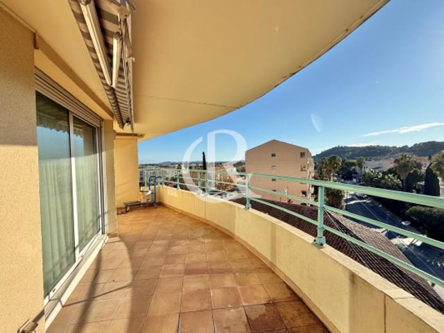 HYERES T5 EN DERNIER ETAGE